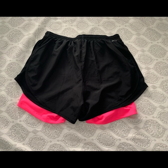 Women’s Nike Dri-Fit Shorts Size M - Picture 2 of 2